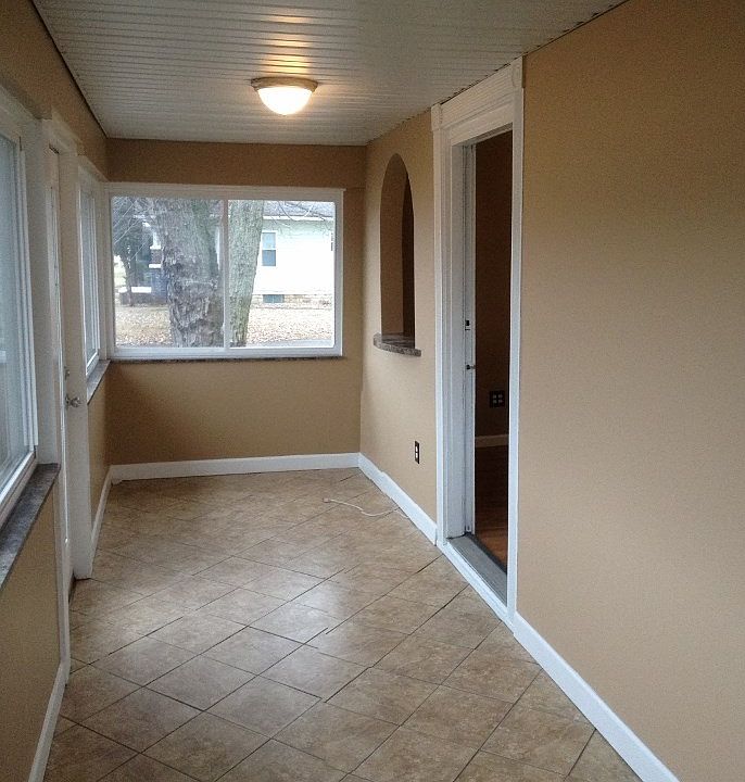 2nd image of 2150 E Division St