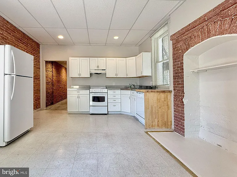 1502 W Mount Royal Ave #1 — Photo 18