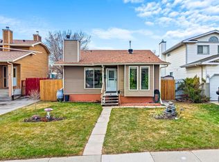 11 SW Deersaxon Cir SE, Calgary, AB T2J 6V8