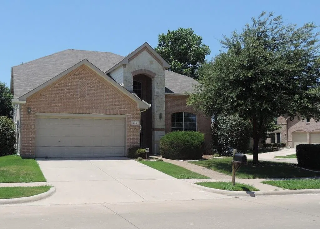 5 bed, 3.5 bath, 3033 sqft, $2,800 — Photo 1