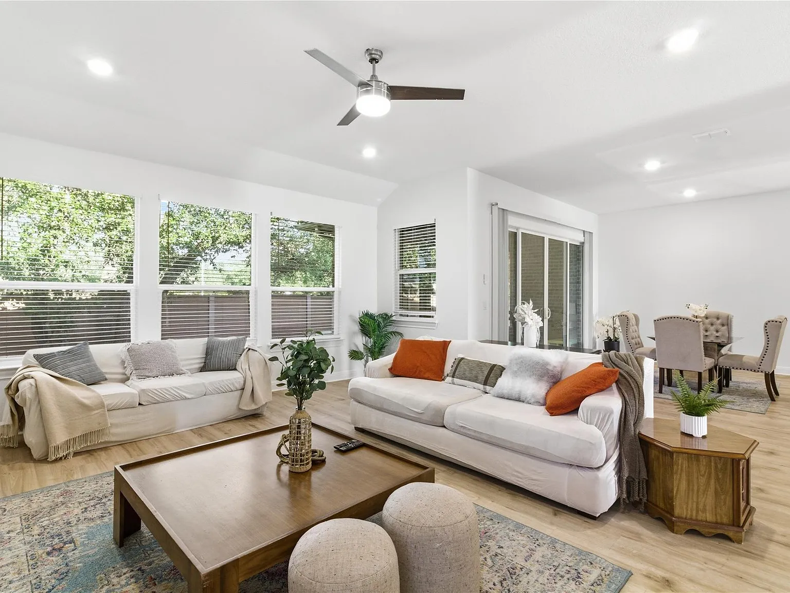 4 bed, 3.0 bath, 2911 sqft, $2,650 — Photo 3