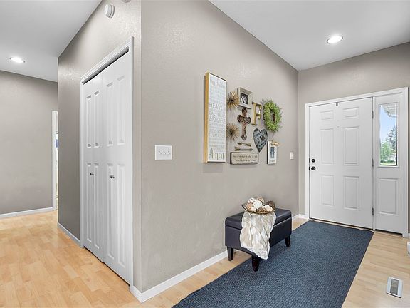 3rd image of 307 W 15th St