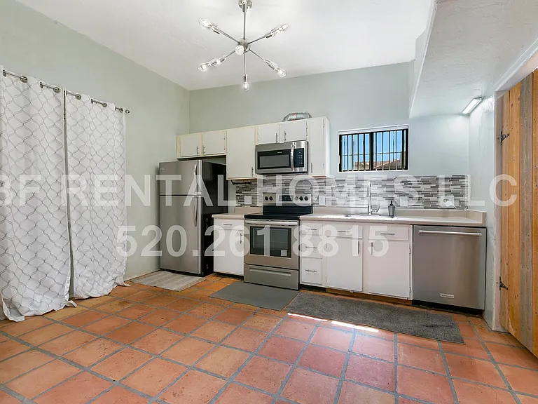 2319 E Helen St #2 — Photo 4