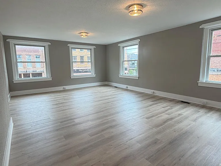 112 E Center St #B — Photo 6