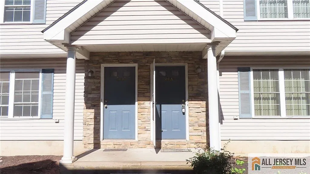 2 bed, 2.5 bath, 1102 sqft, $2,600 — Photo 1