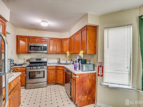 2nd image of 1702 Amanda Ct