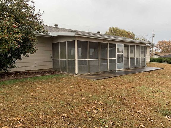 4th image of 8 Hilltop Dr