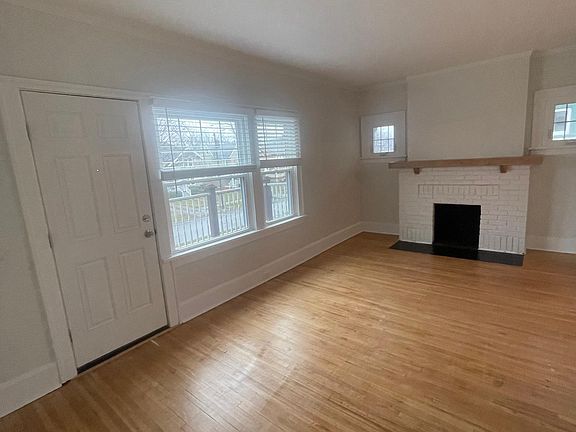 3rd image of 2042 Lincoln Ave #B