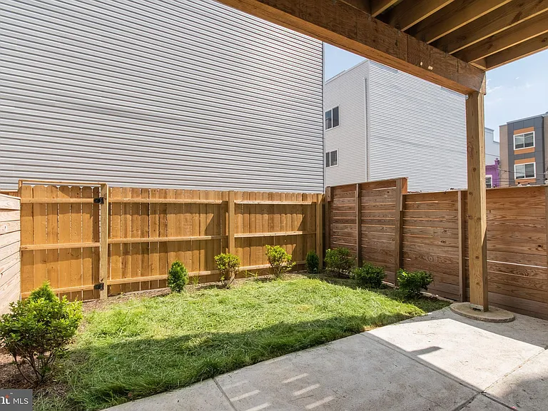 321 W Berks St #1 — Photo 17