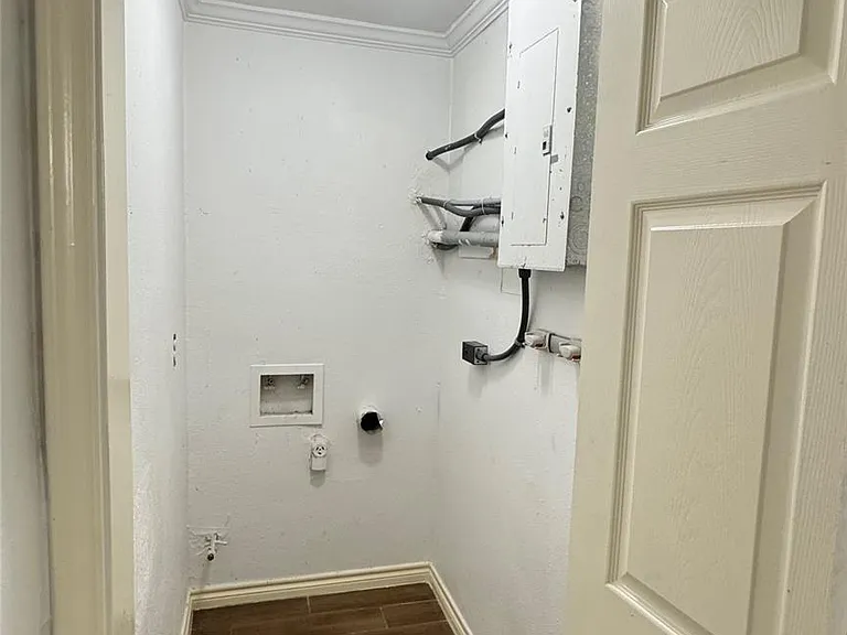 221 Hyta St — Photo 25