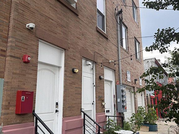 2nd image of 2005 N Mascher St