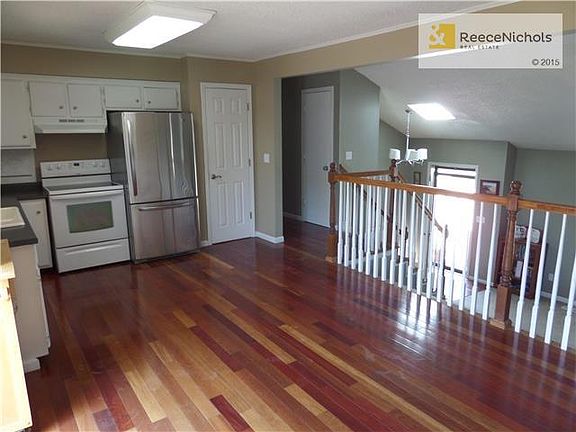 Newer hardwood floors! good sized eat in kitchen!