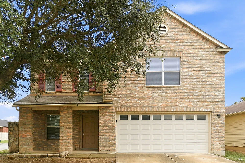 4 bed, 3.0 bath, 2928 sqft, $1,960 — Photo 1