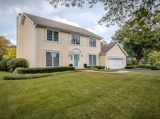 345 Southampton Dr, Geneva, IL 60134