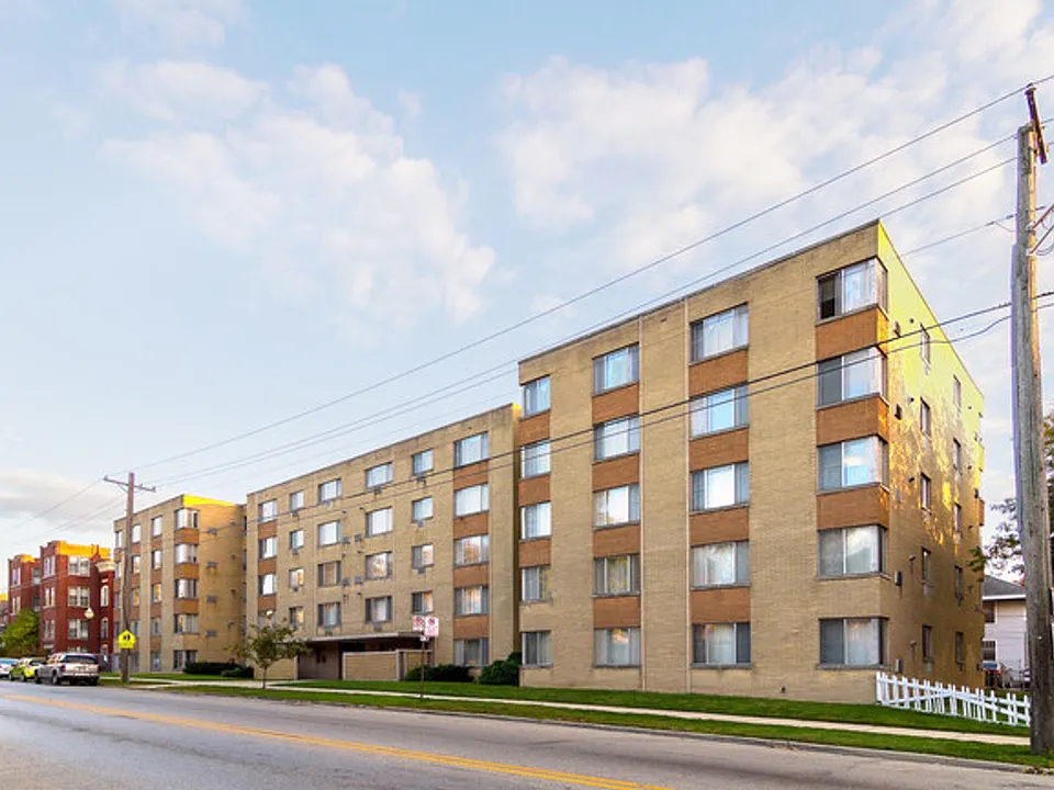Chicago Place Apartments