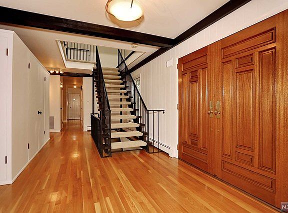 3rd image of 665 Iroquois St