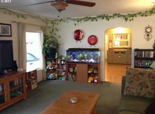 1115 E Jefferson Ave, Cottage Grove, OR 97424