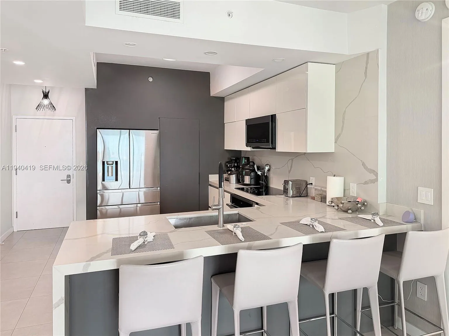 3 bed, 2.0 bath, 1419 sqft, $5,500 — Photo 3
