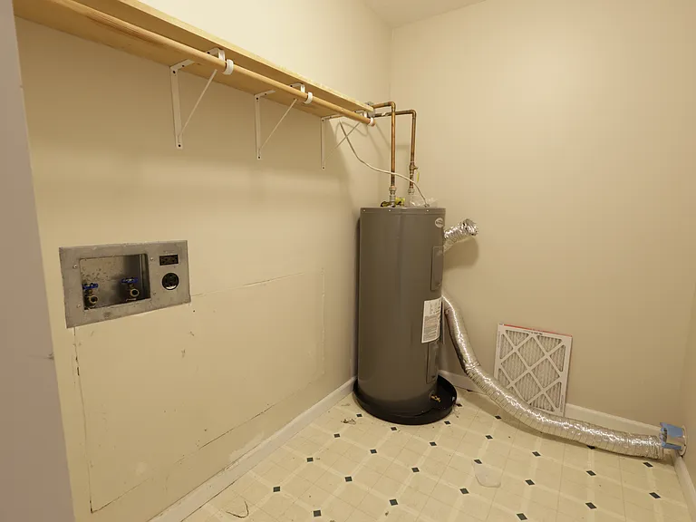 325 S Main St #1 — Photo 3