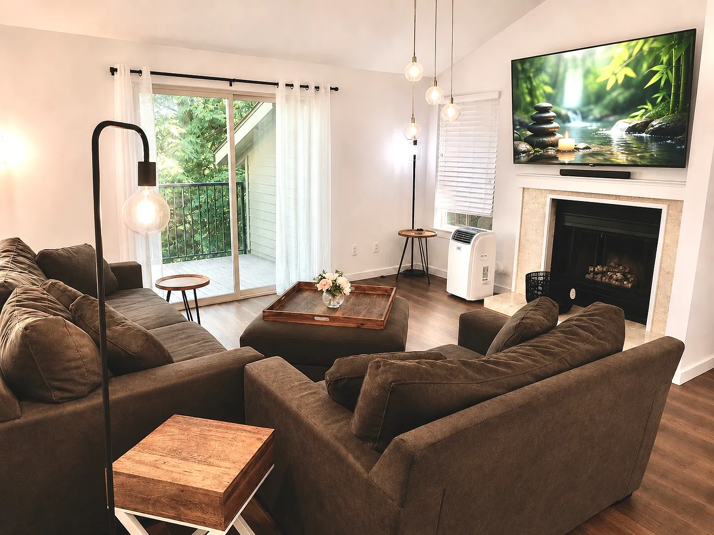 3 bed, 1378 sqft, $4,200 — Photo 1