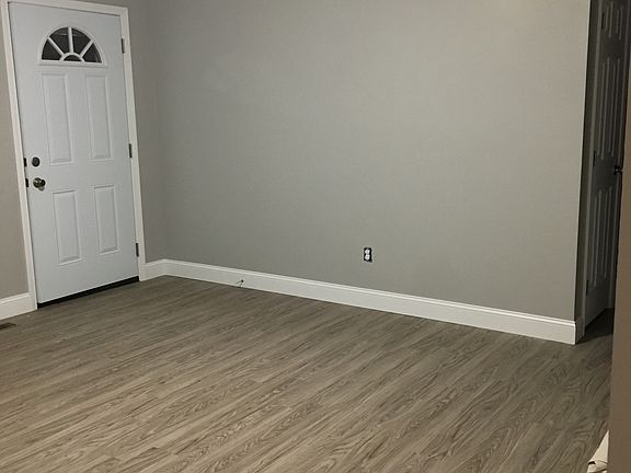 3rd image of 1242 Fyffe Ave