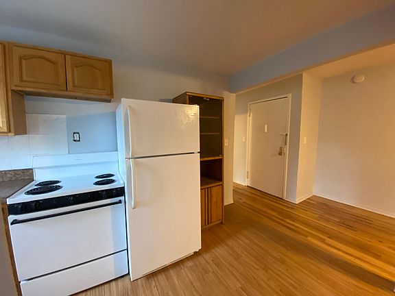 4th image of 250 McLean Ave #5C