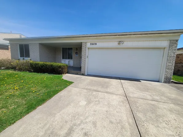 33070 Ione Dr, Sterling Heights, MI 48310