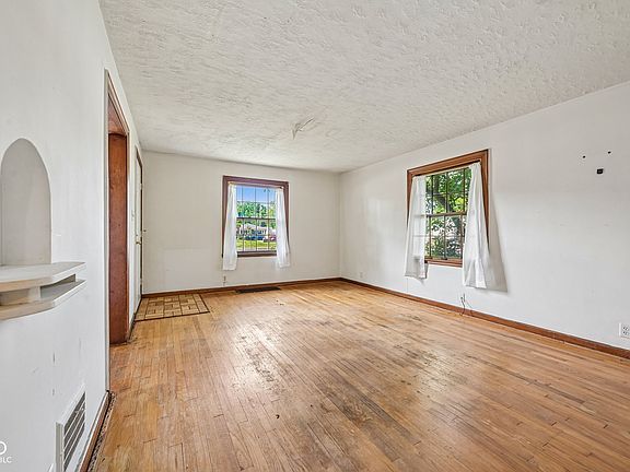 2nd image of 308 E 38th St