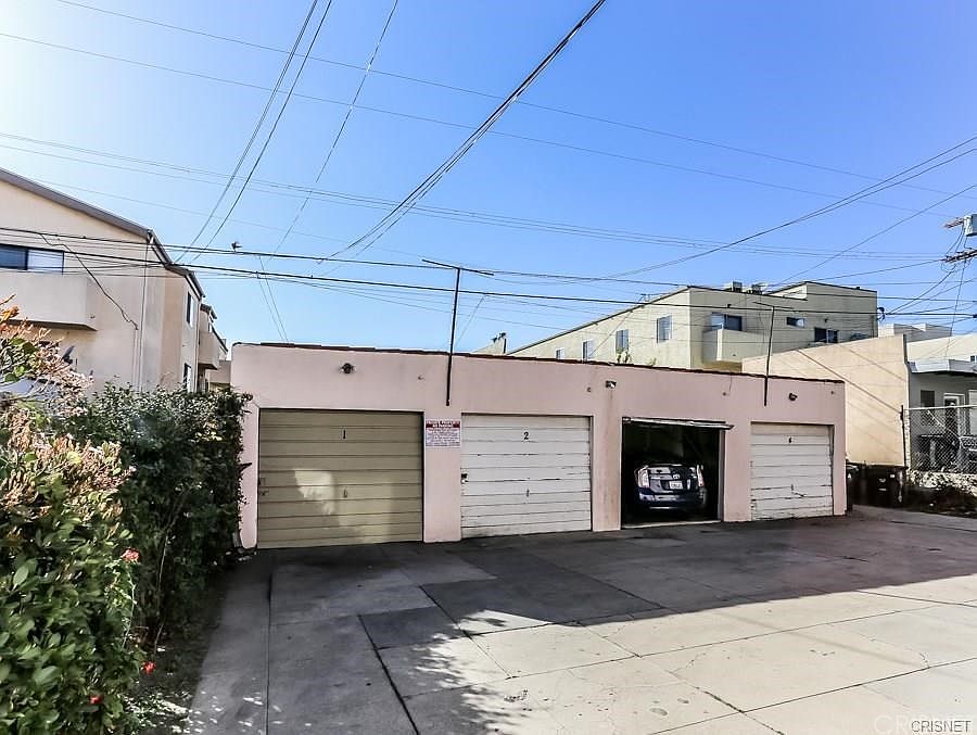 2nd image of 521 N Serrano Ave