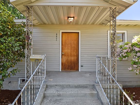 open entry, wide stairway, bring your ideas to make this home yours!