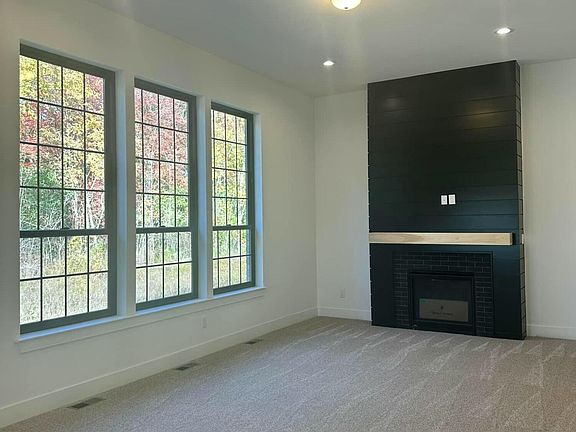 5th image of 26070 Pennington Ct