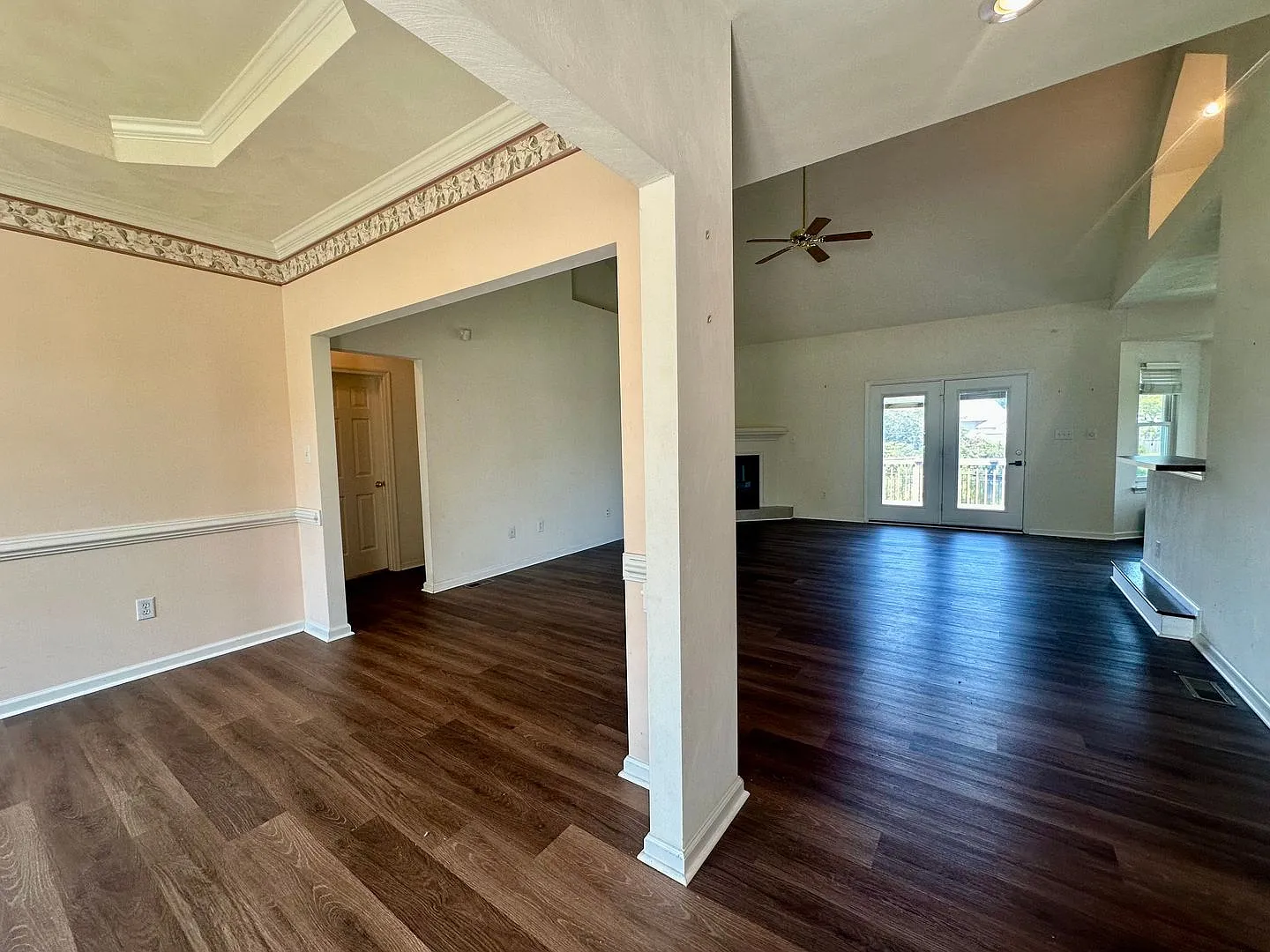 Beautiful 4-Bedroom Cul-de-Sac Home with Stunning Water Views — Photo 3