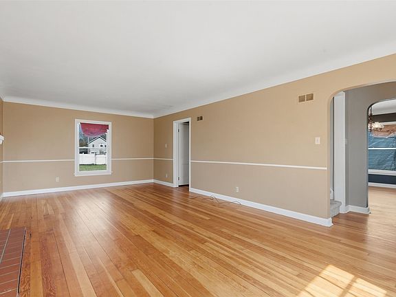 4th image of 132 38th St NE
