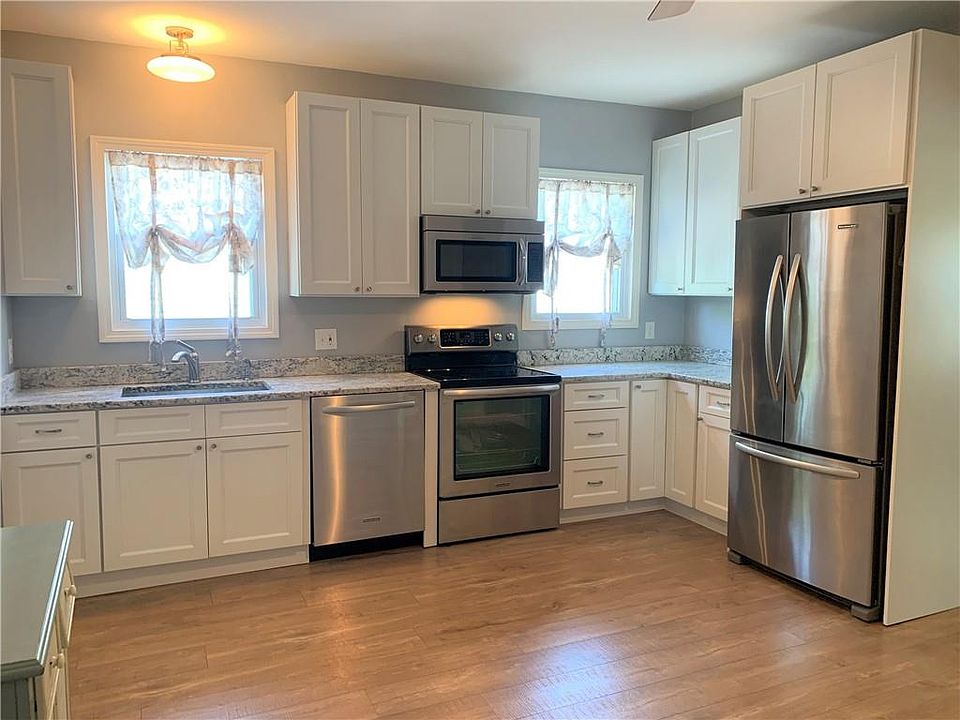 2nd image of 157 Doyle Ave #A