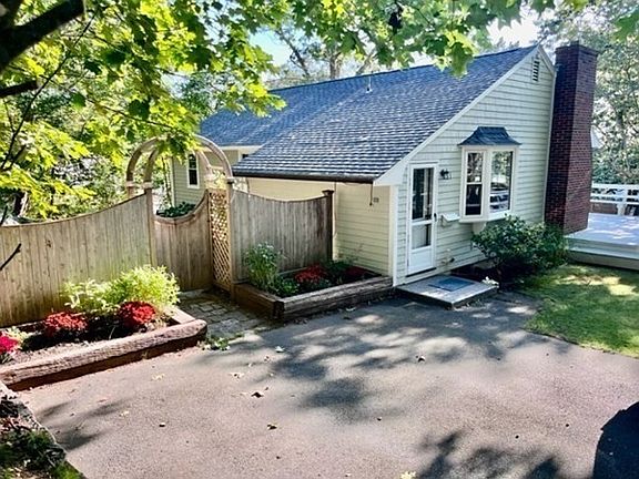 2nd image of 2 Moraine Ct