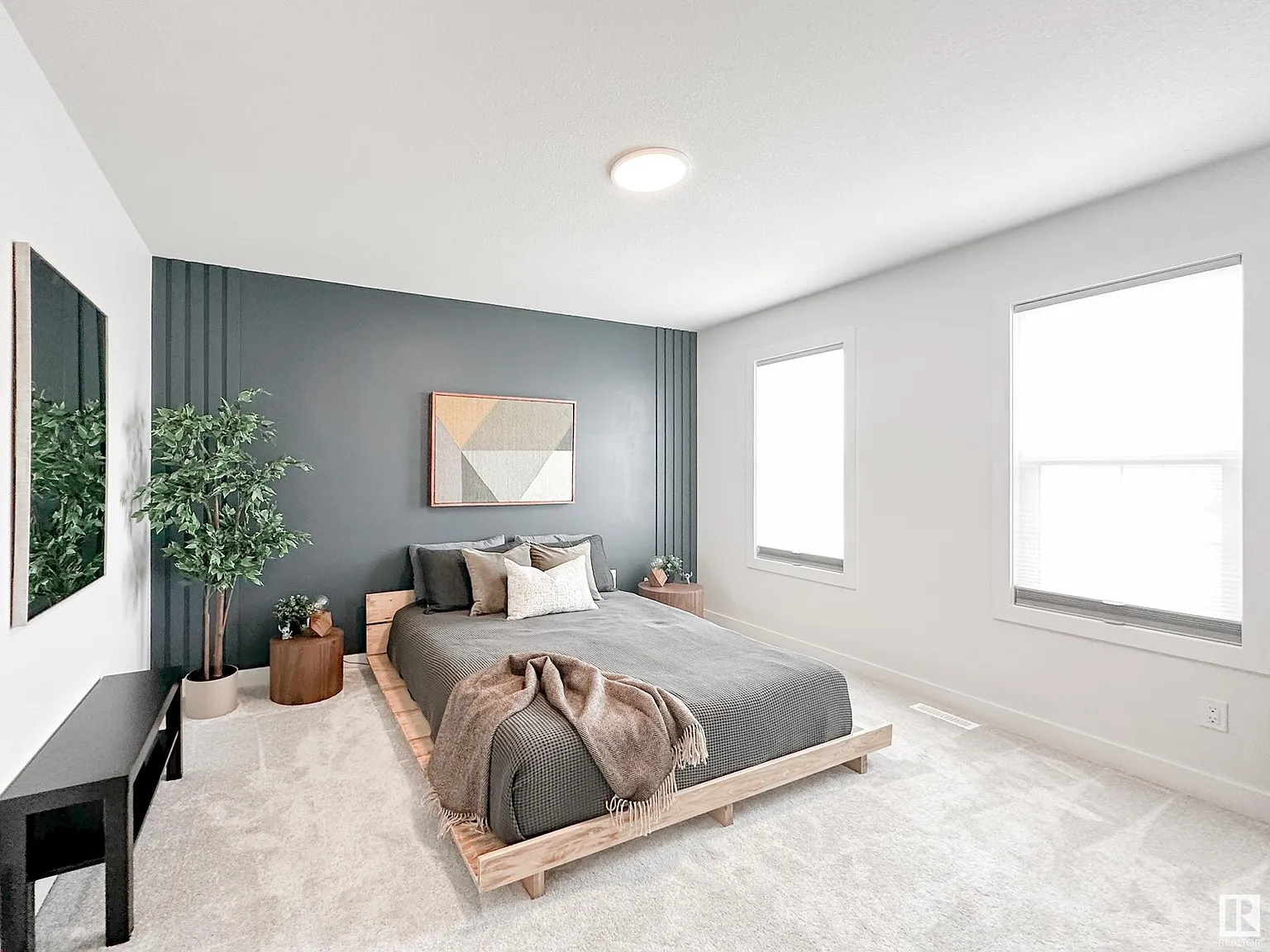 Spacious 4-bedroom house rental with 1,707 sq. ft. of comfortable living space and 9-foot ceilings. — Photo 1