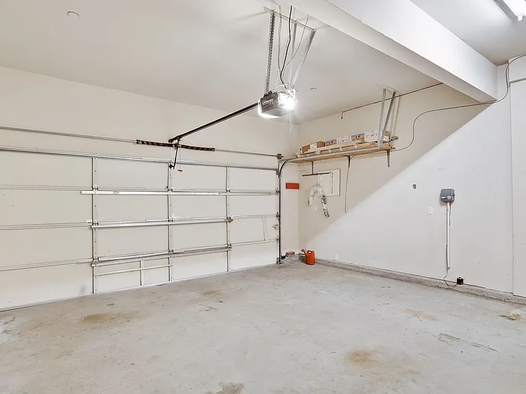 104 Alden Ct — Photo 17