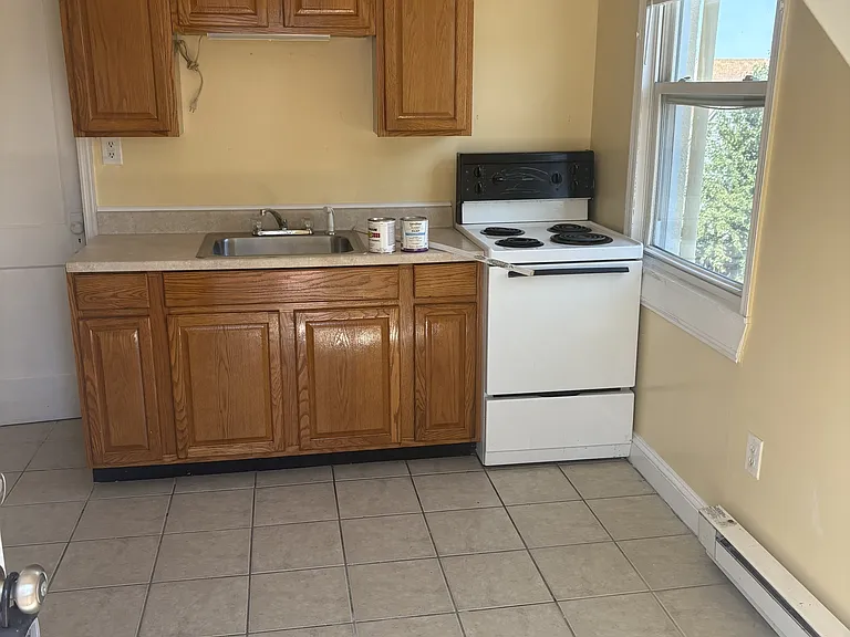 1208 Daniels Ave — Photo 5