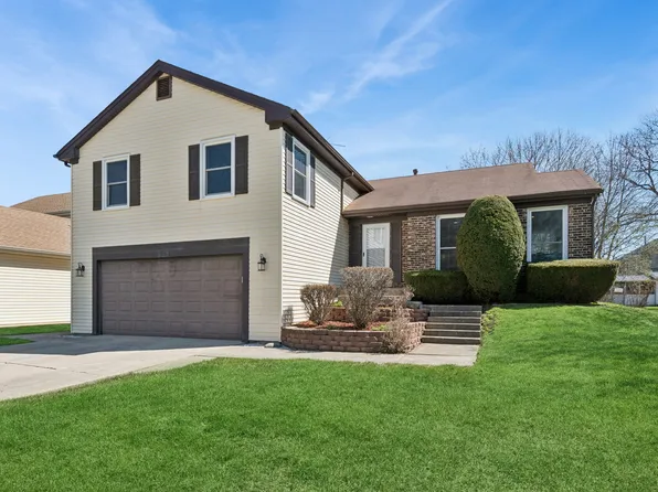 917 Shambliss Ln, Buffalo Grove, IL 60089