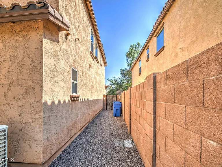 3114 E Franklin Ave — Photo 52