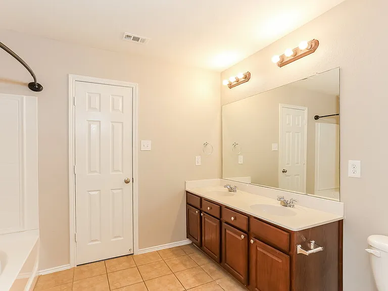 413 Emerald Creek Dr — Photo 14