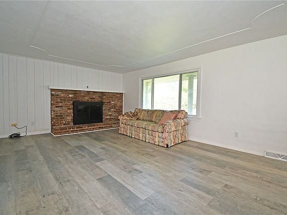 5th image of 2782 Walters Ct