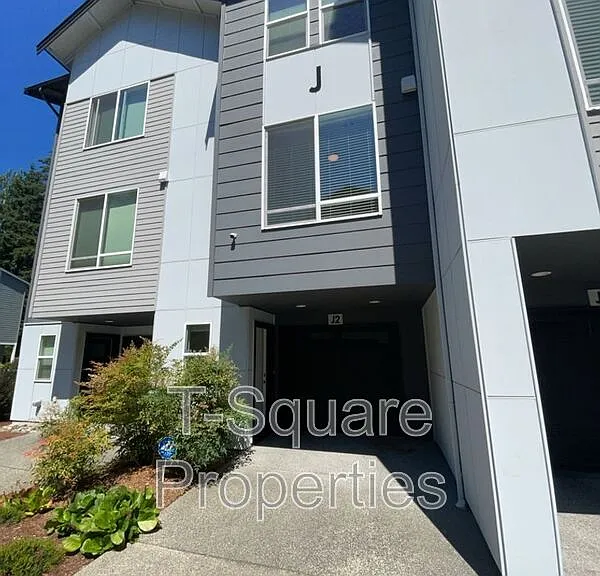 13117 3rd Ave SE #J2 — Photo 1