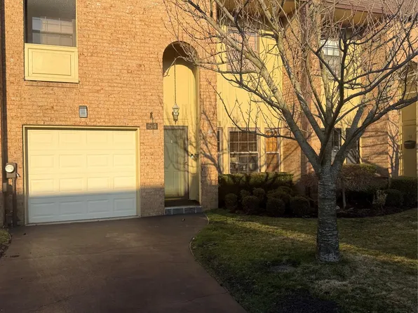 54 Southgate Circle, Massapequa Park, NY 11762