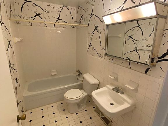 4th image of 2432 Arlington Blvd APT C6