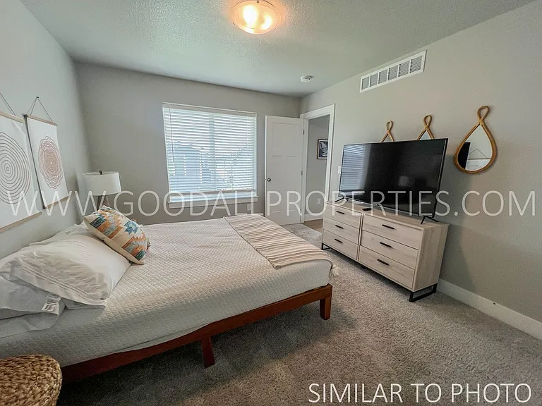 610 NE Hunter Dr — Photo 13