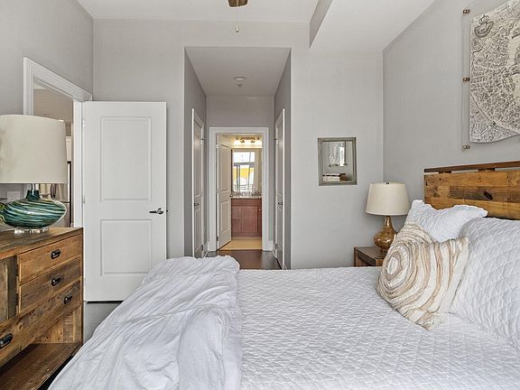 5th image of 400 W North St APT 818