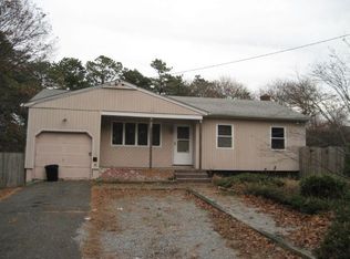 235 Hawthorne St, Mastic, NY 11950
