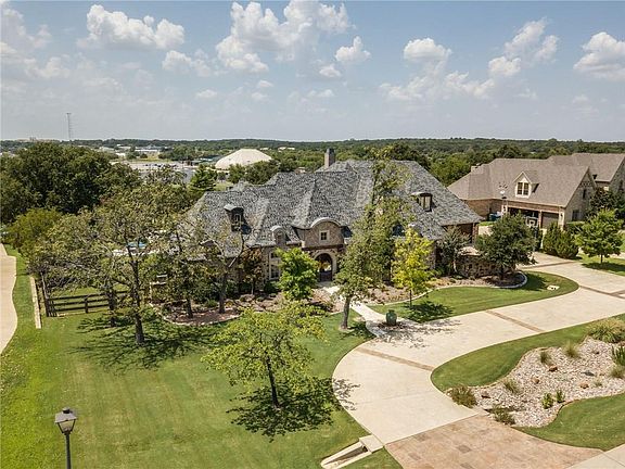 3rd image of 1110 Tate Ln