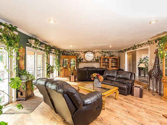 5th image of 1181 W Meadow Lark Cir